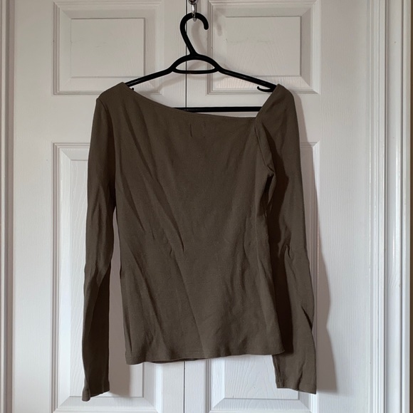 Gap Rib Asymmetric Top - Picture 2 of 4